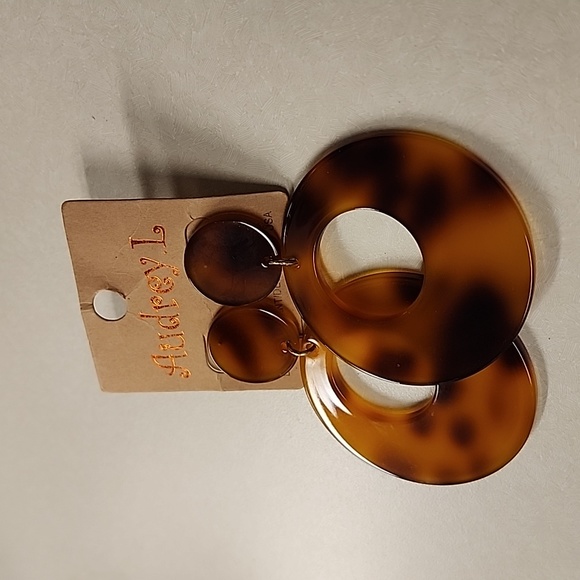 New Resin Tortoise Earrings - Picture 2 of 3